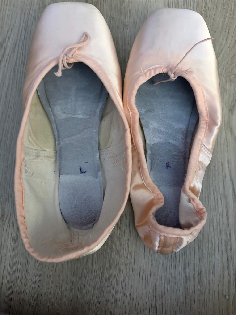 VERY DEAD and used suffolk stellar 6.5 XX pointe shoes